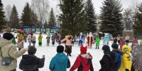 На центральной площади г.Городище состоялась семейная игровая программа  «Зимние забавы» - Городищенский район