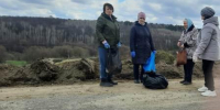 Библиотекарь села Верхний Шкафт приняли участие в субботнике по уборке территории. - Городищенская МЦРБ